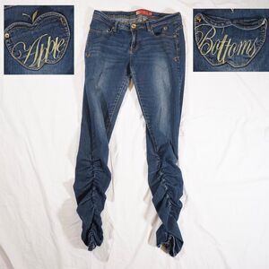 Apple Bottom Jeans Vintage Y2K Embroidered 9/10 Scrunch very rare